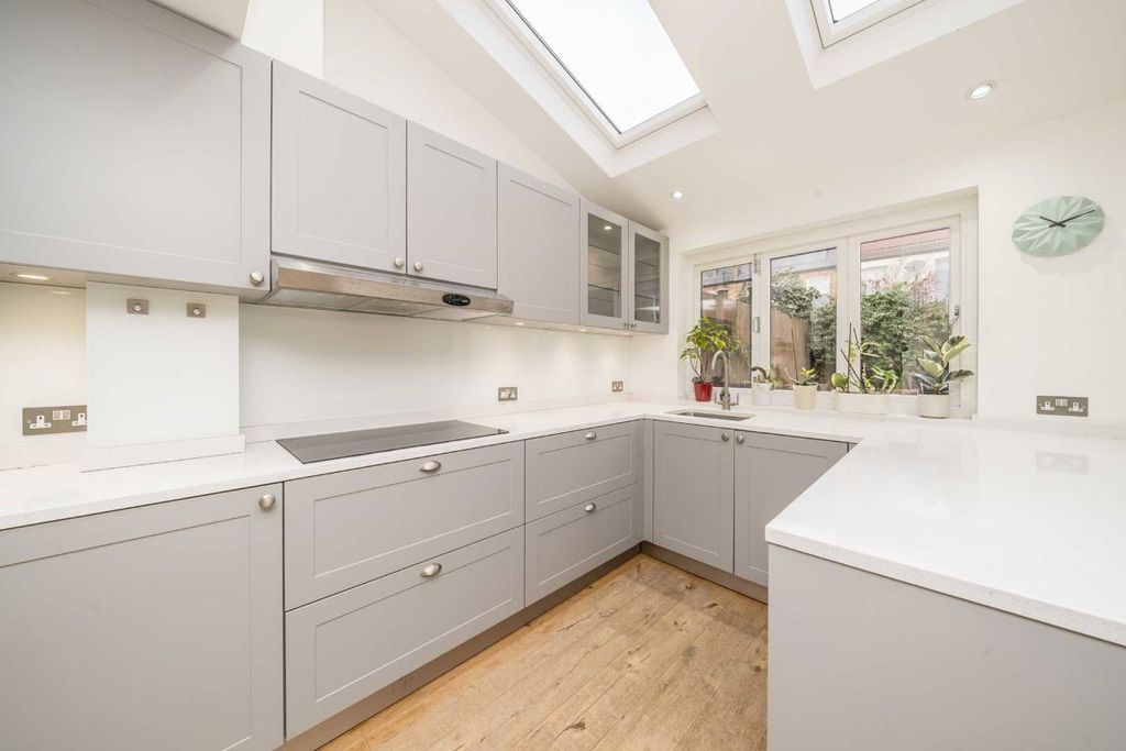 Property photo 2 of 8