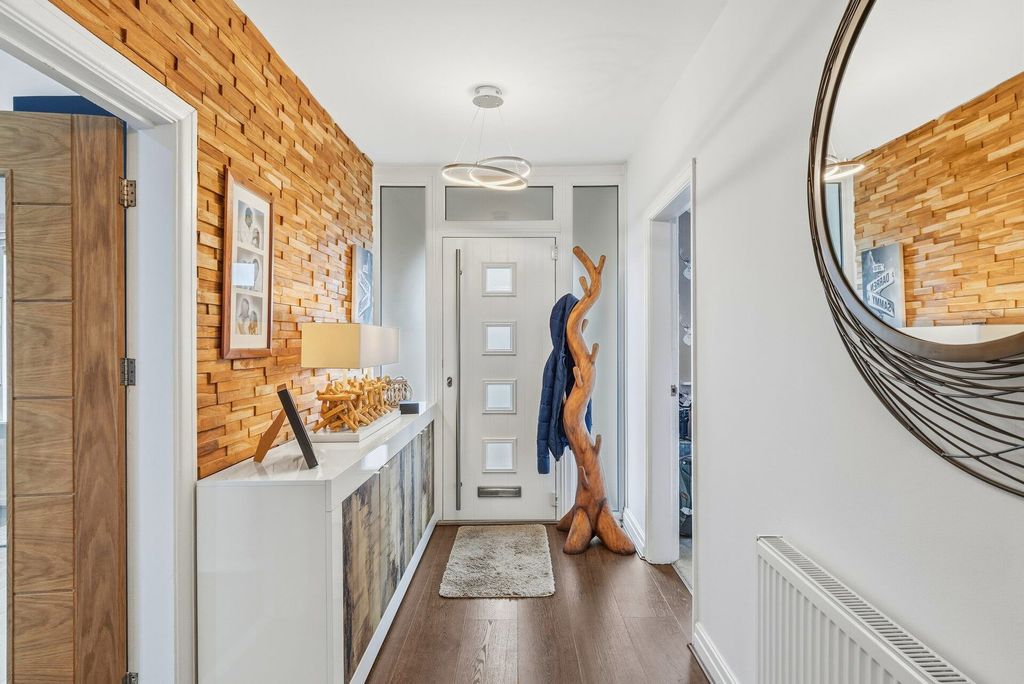 Property photo 3 of 34