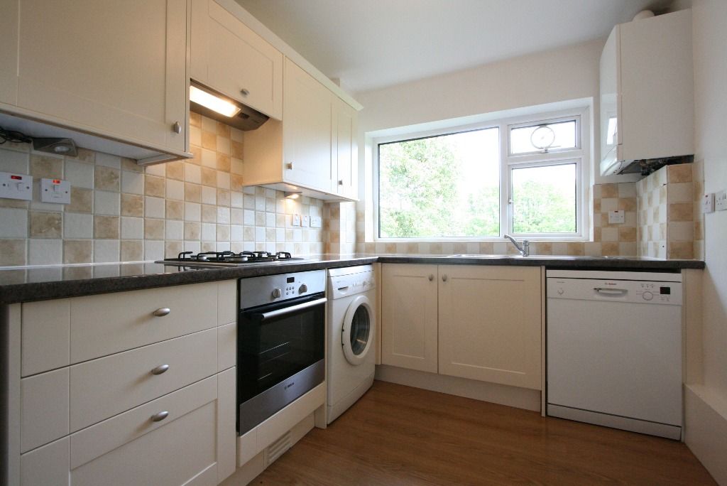 Property photo 3 of 12 Kitchen