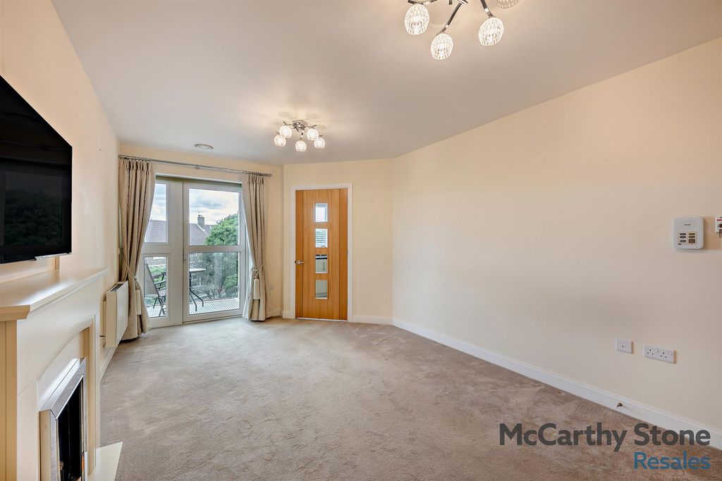 Property photo 2 of 10 86587894-Interior09-800.Jpg