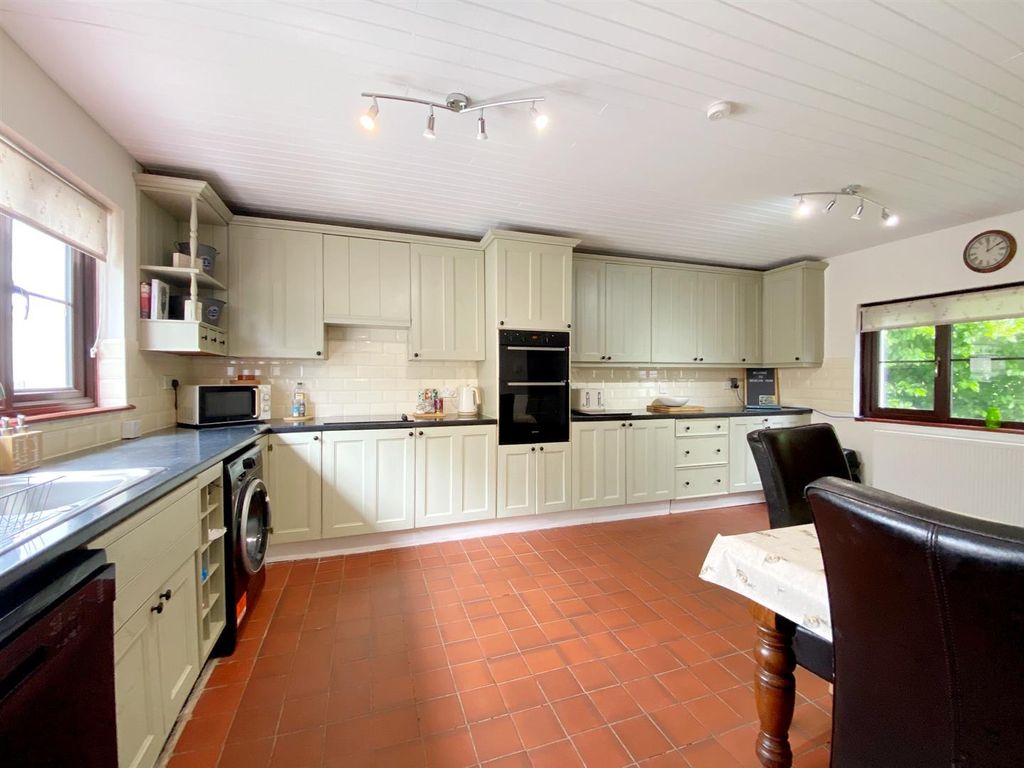 Property photo 3 of 36 656037.Jpg