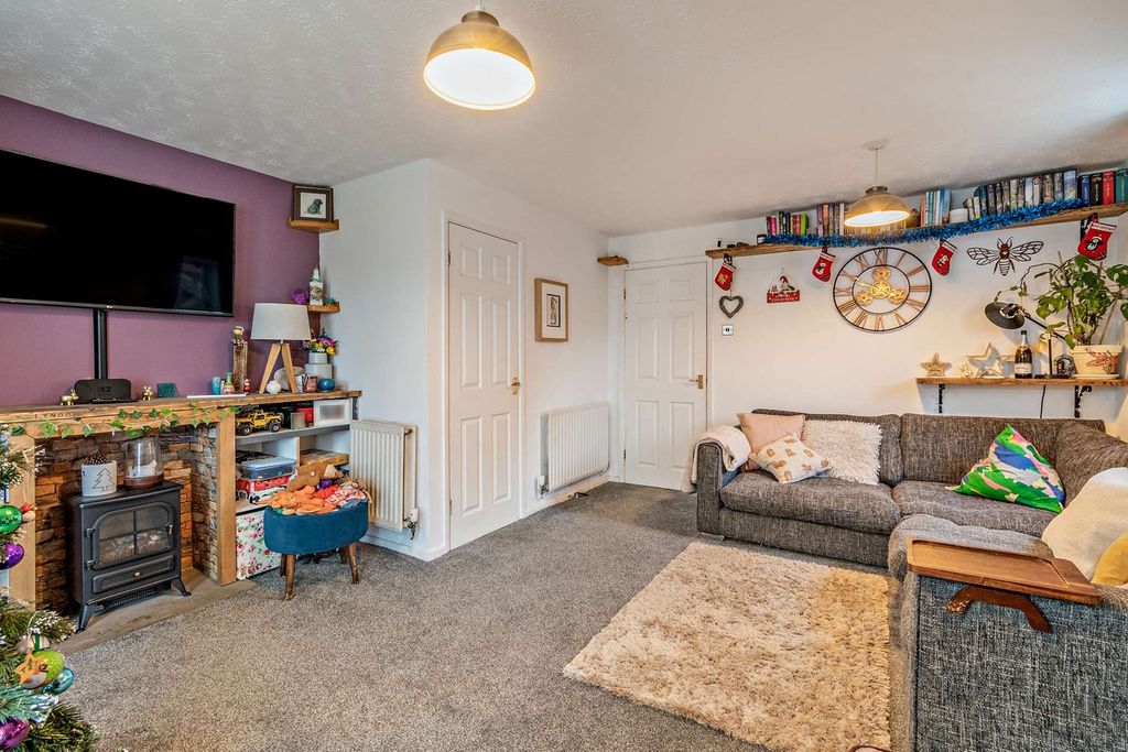 Property photo 2 of 33