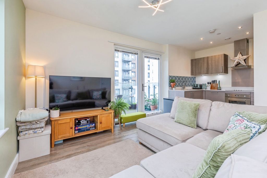 Property photo 3 of 18 Pbox-Img.Jpg