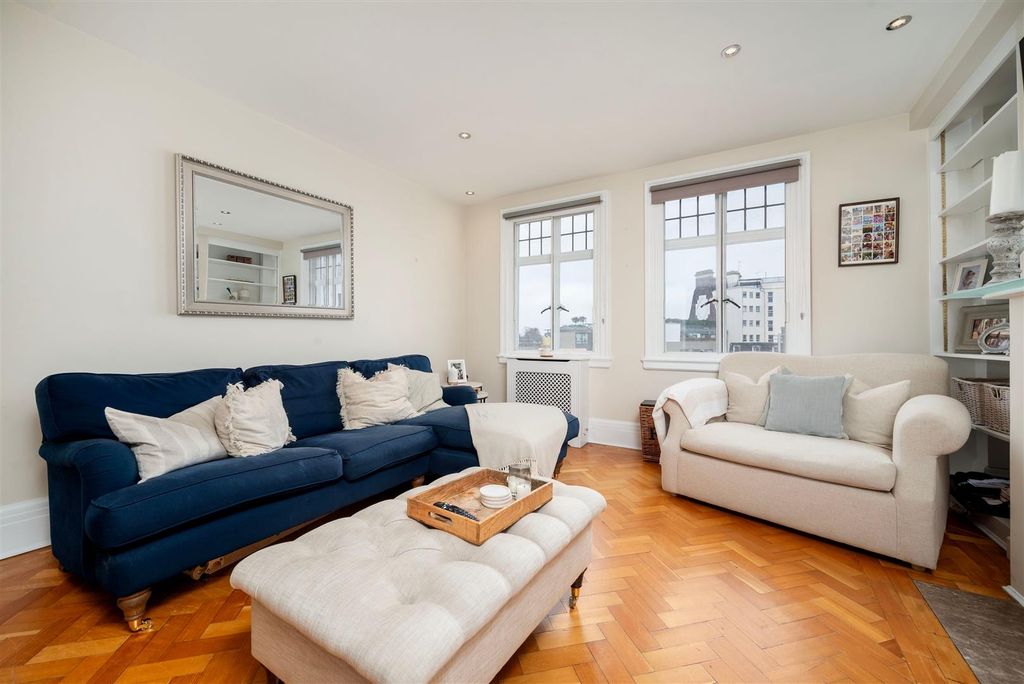 Property photo 3 of 11 Reception Room - Chiltern Court.Jpeg