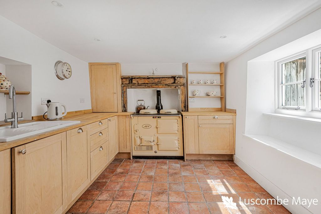 Property photo 3 of 25