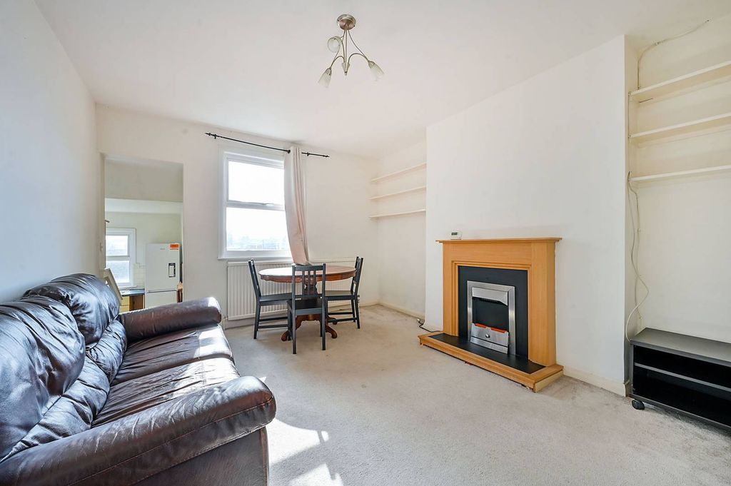Property photo 2 of 6