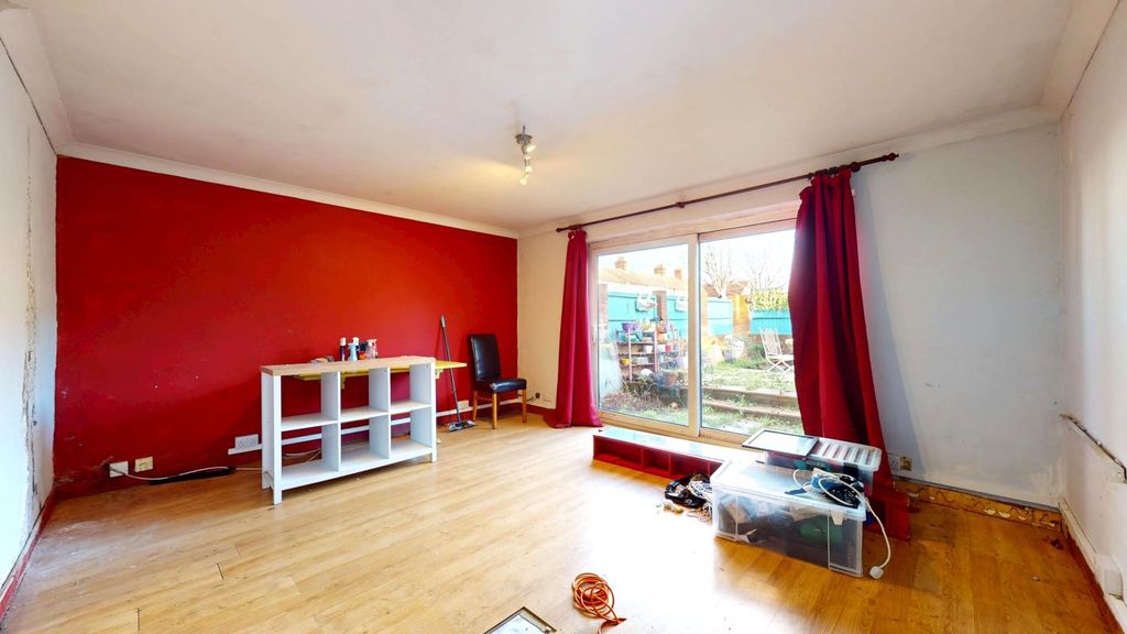 Property photo 2 of 9