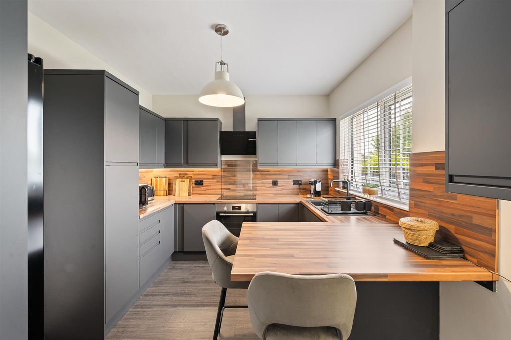 Property photo 3 of 41 6.Jpg