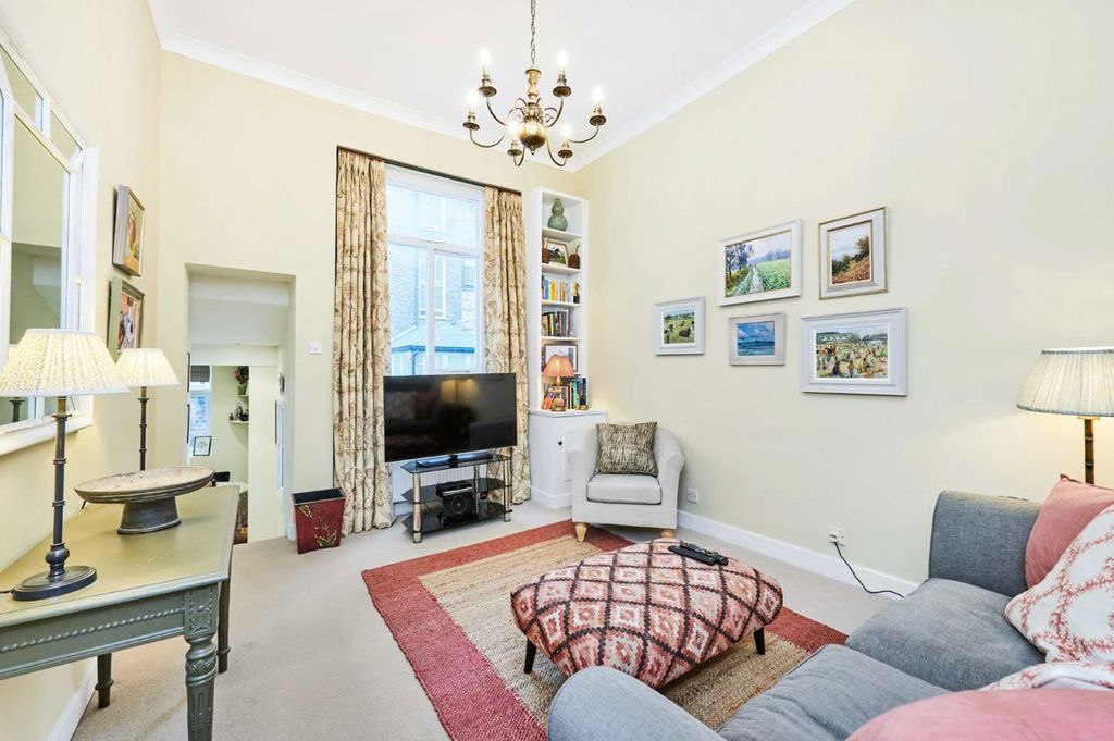 Property photo 2 of 11