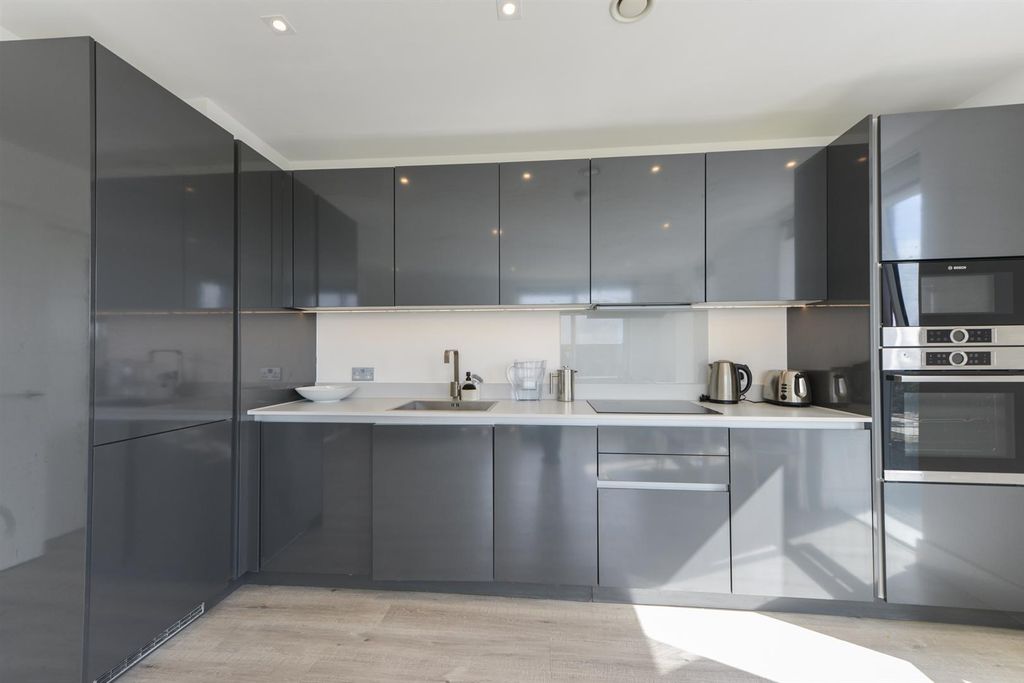 Property photo 3 of 18 Brunswick House12.Jpg