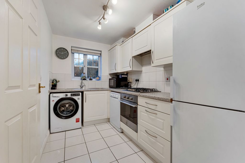 Property photo 3 of 27