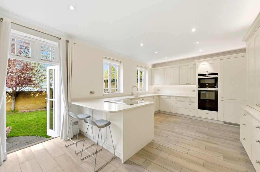 Property photo 3 of 25