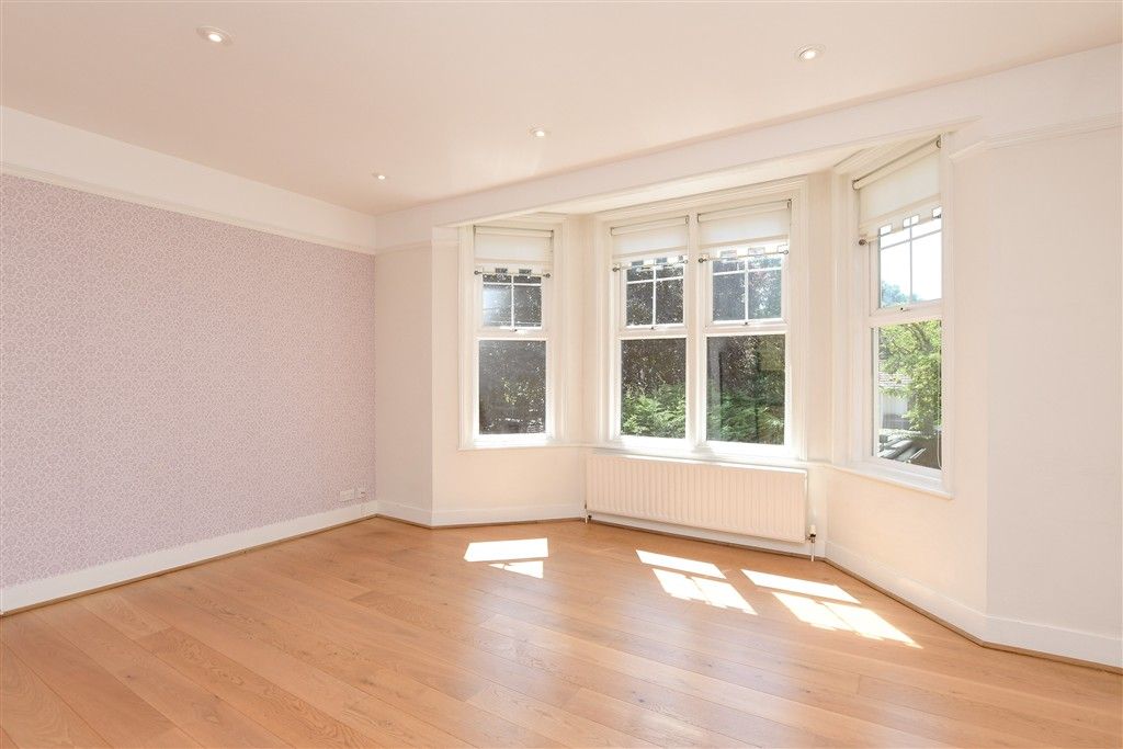 Property photo 3 of 12 Lounge/Diner