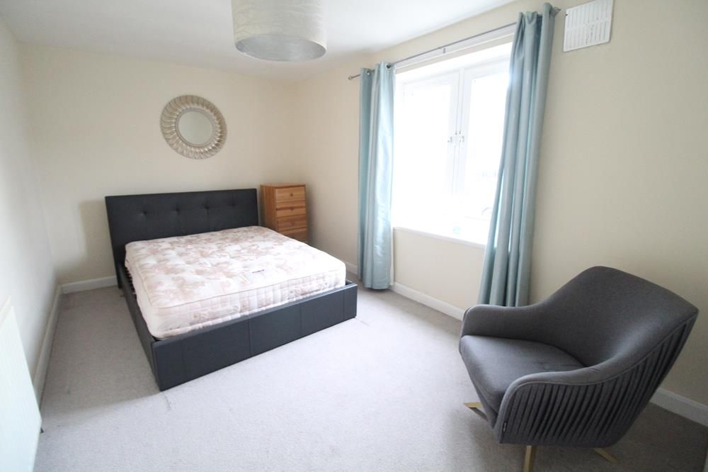 Property photo 3 of 5 Bedroom − Use