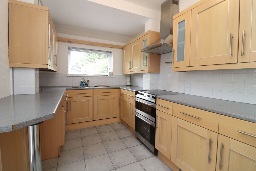 Property photo 3 of 8 Kitchen