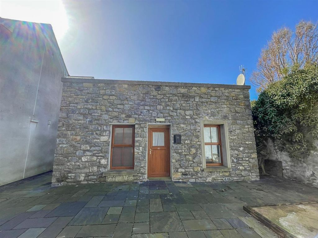 Property photo 1 of 6 46 Courtyard Front Pic .Jpg