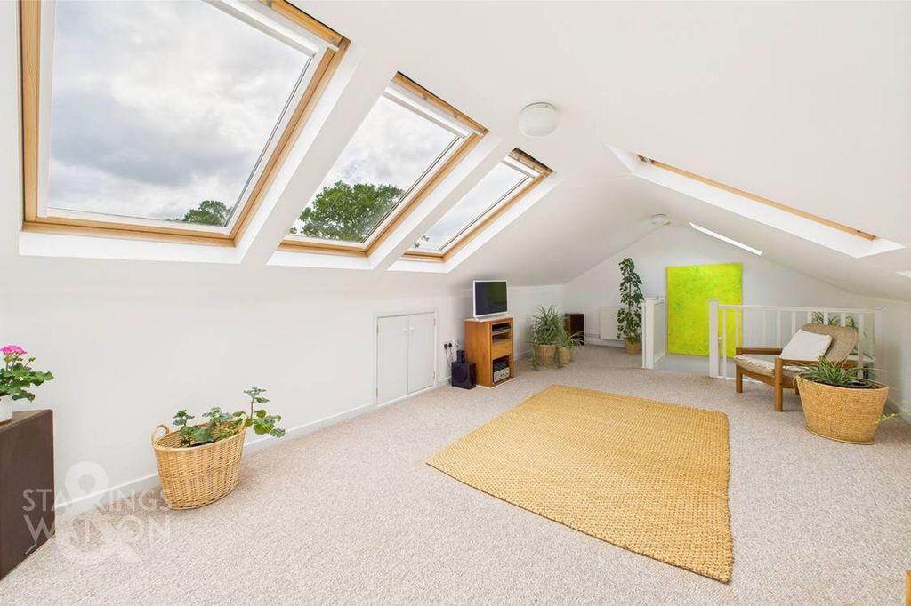 Property photo 2 of 33