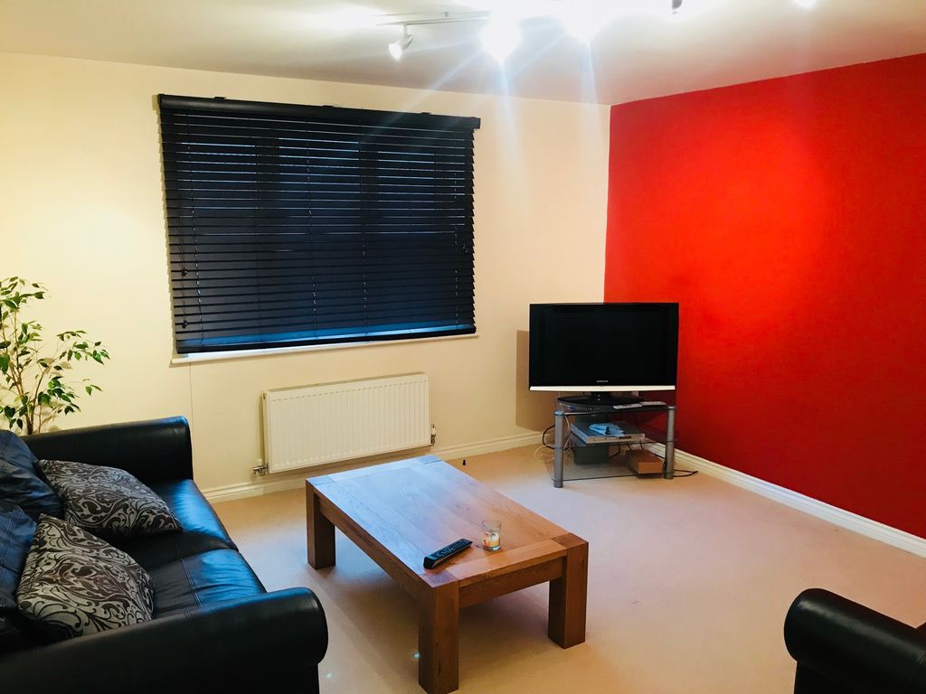 Property photo 3 of 6 Lounge