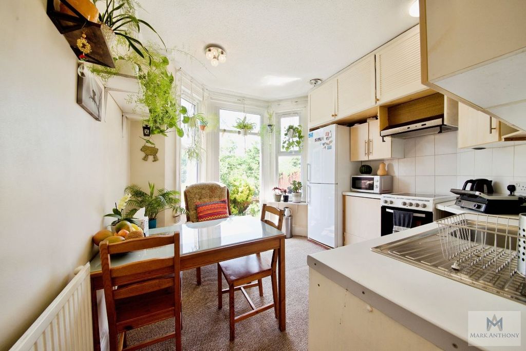 Property photo 3 of 31
