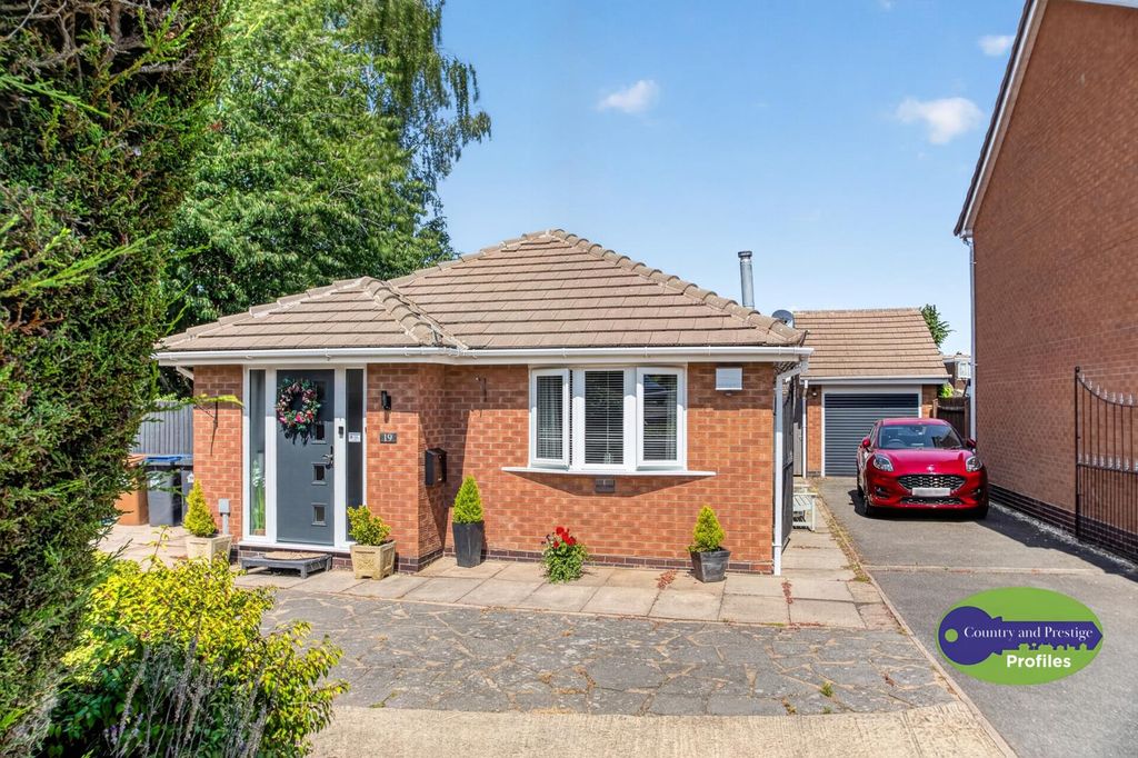 Property photo 1 of 34 19 Kestral Close 1.Jpg
