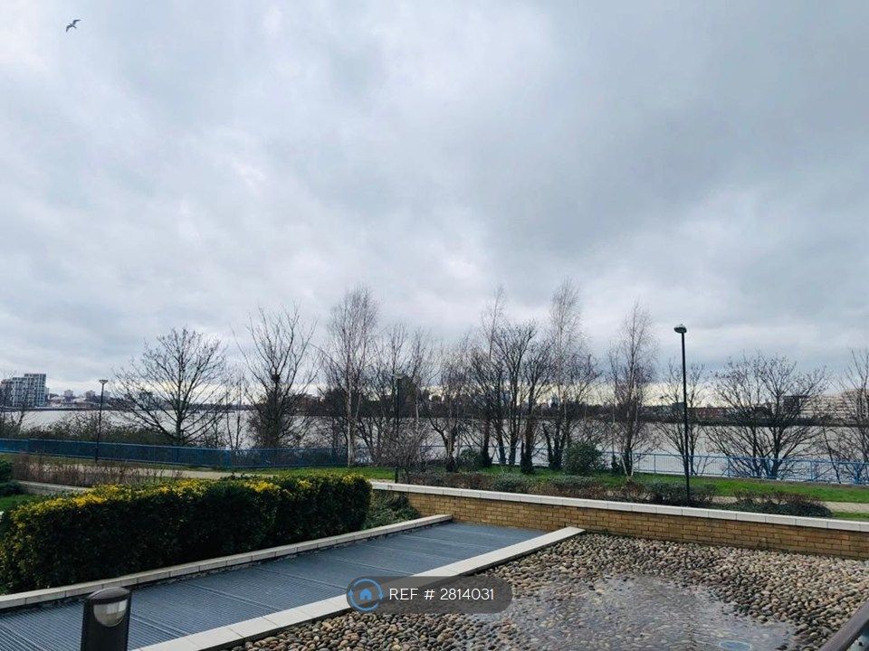 Property photo 1 of 10 River Thames View