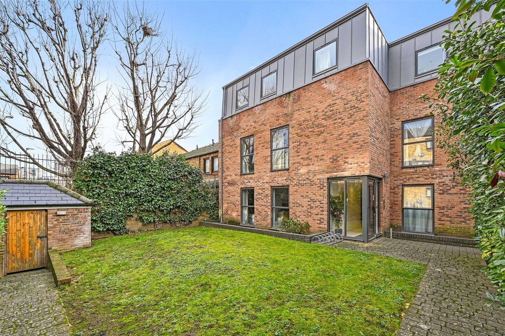 Property photo 2 of 15 External