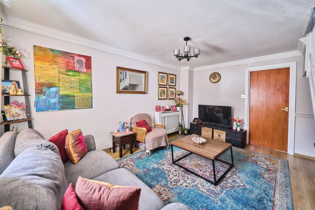 Property photo 3 of 19 Pbox-Img.Jpg