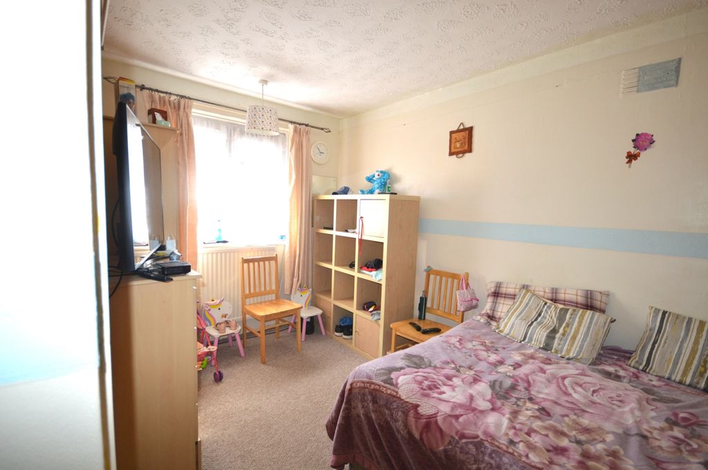 Property photo 3 of 7 3
