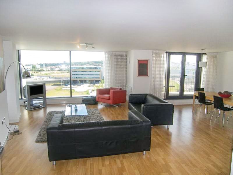 Property photo 2 of 18