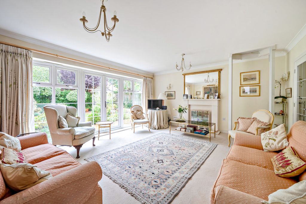 Property photo 3 of 21 Sitting Room