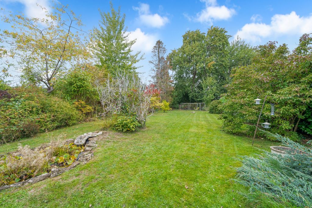 Property photo 2 of 18 Garden