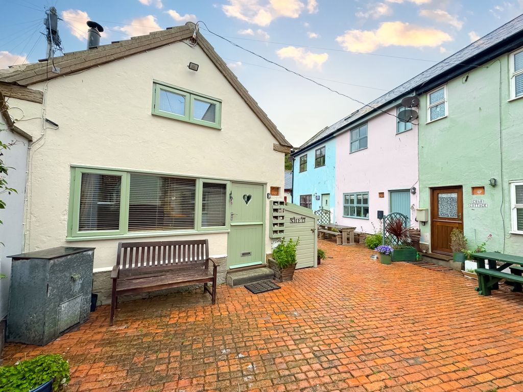 Property photo 1 of 14 Shingle Ewemove Staithes-14