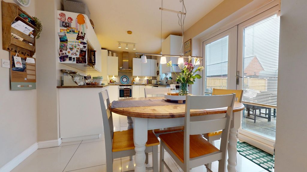 Property photo 2 of 23 4611173