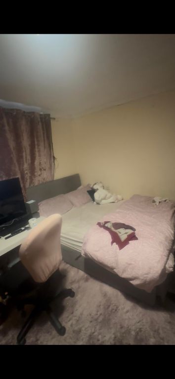 Property photo 1 of 5 Bedroom