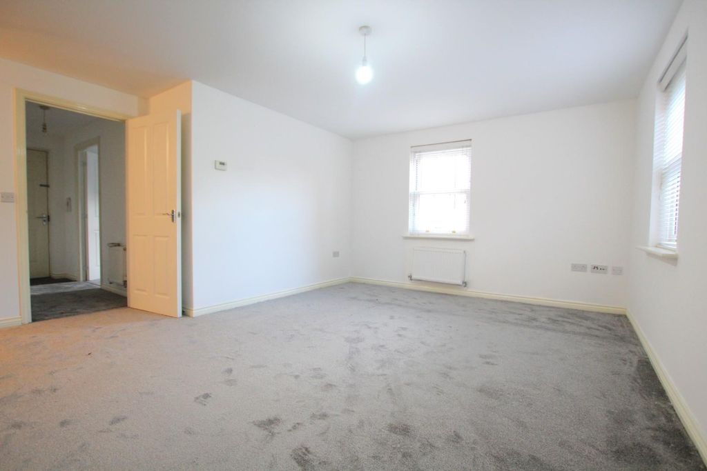 Property photo 2 of 10 Living Room