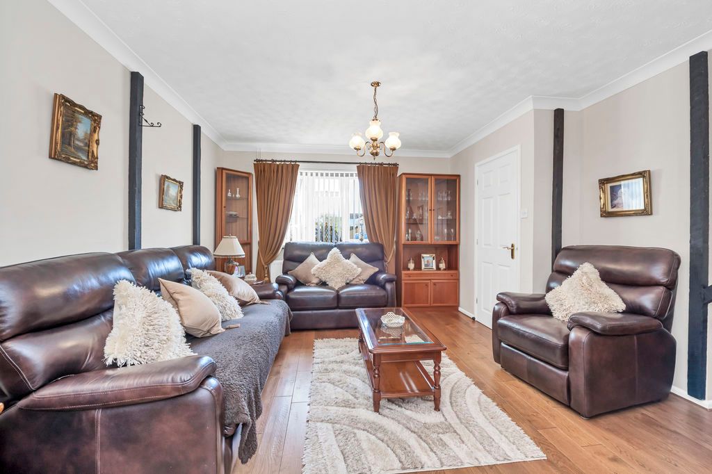 Property photo 2 of 21 Sitting Room