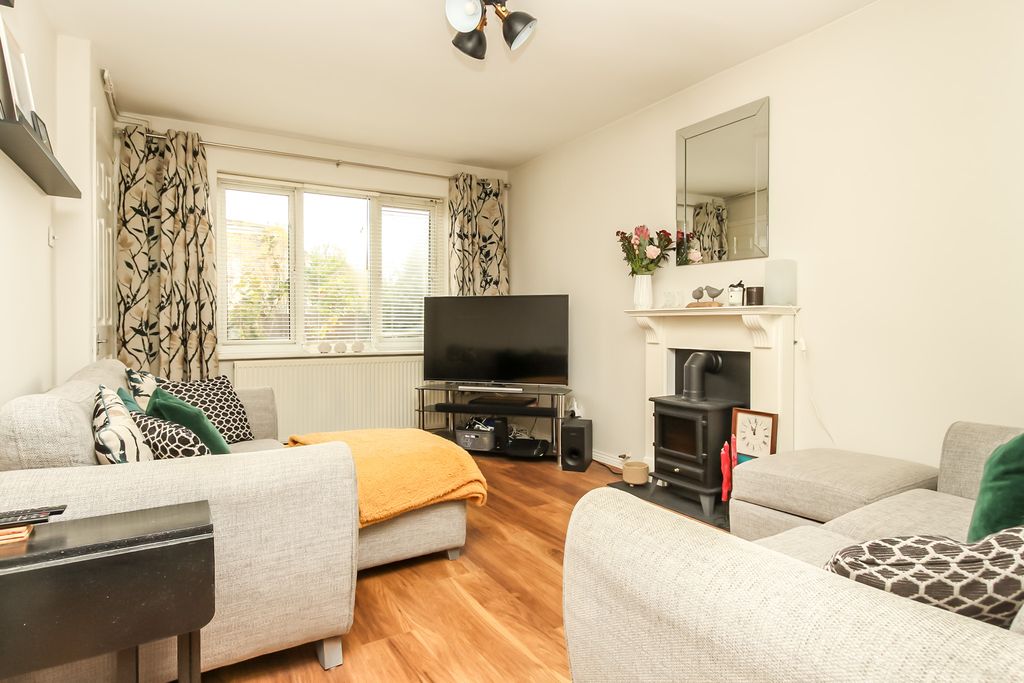 Property photo 2 of 12 Lounge