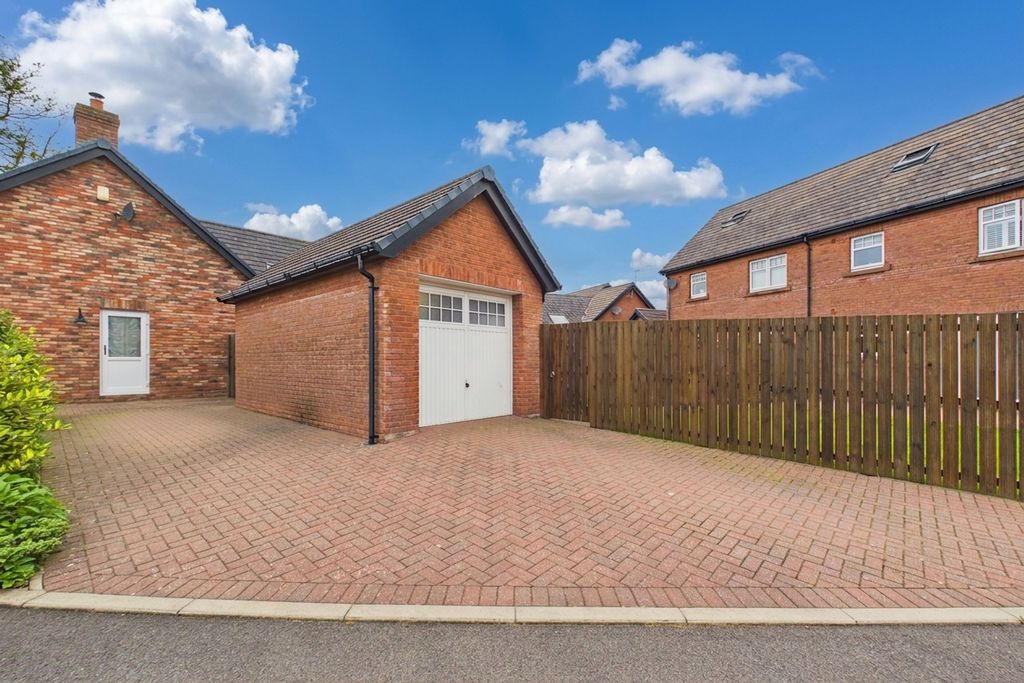 Property photo 2 of 27