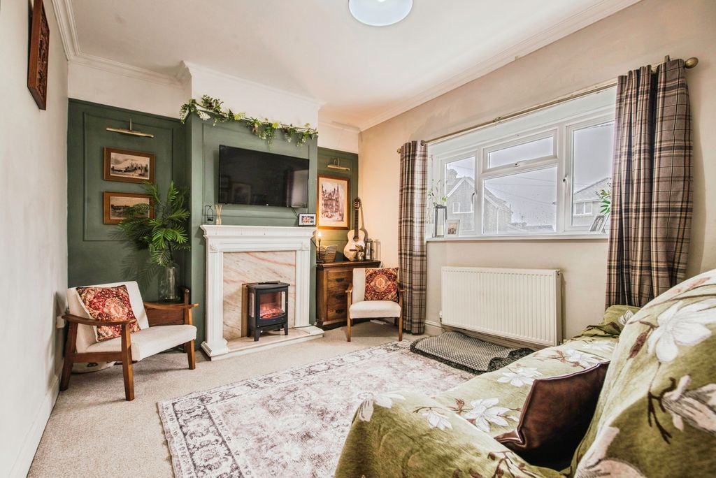 Property photo 2 of 17 Photo