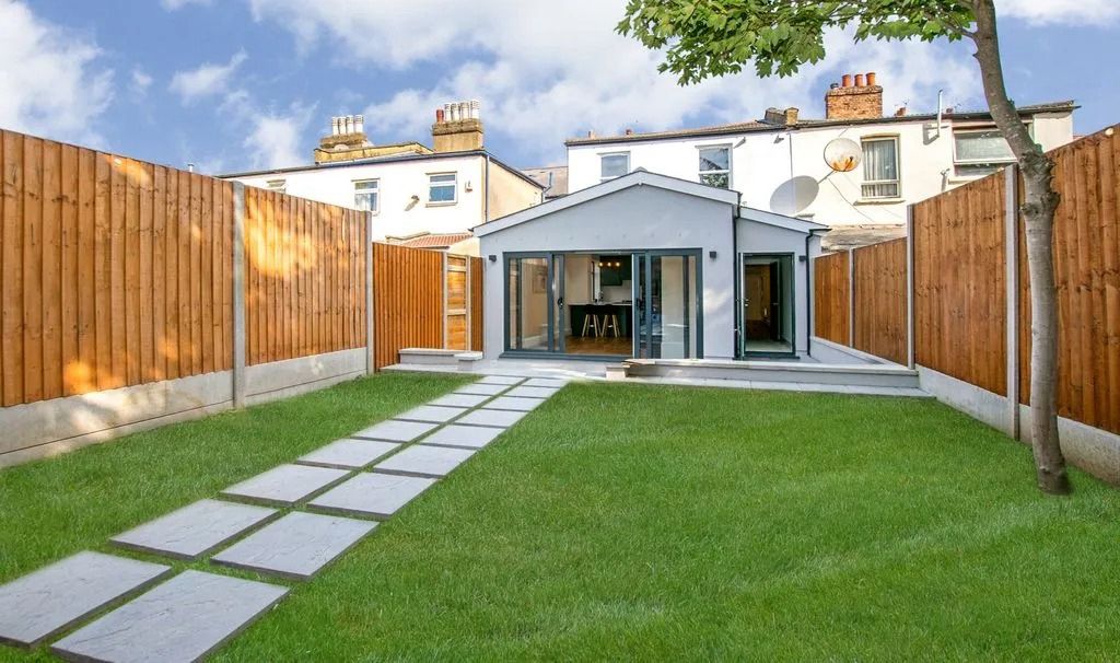 Property photo 1 of 9 Photo 7