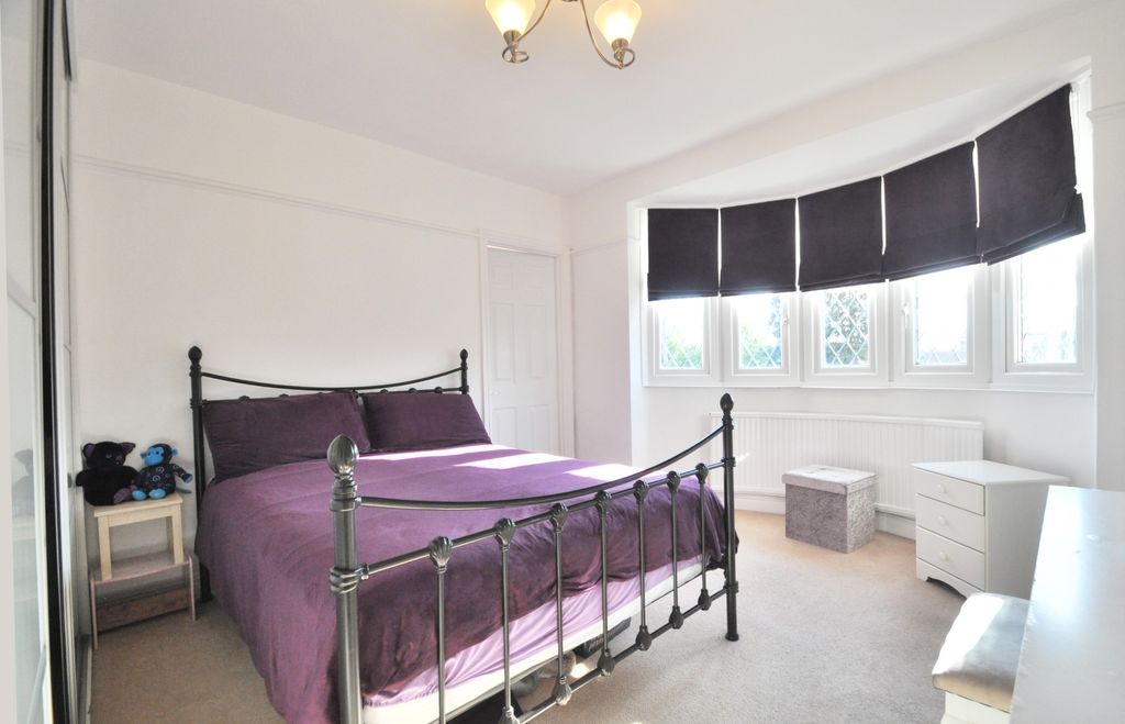 Property photo 3 of 22 Bed 1
