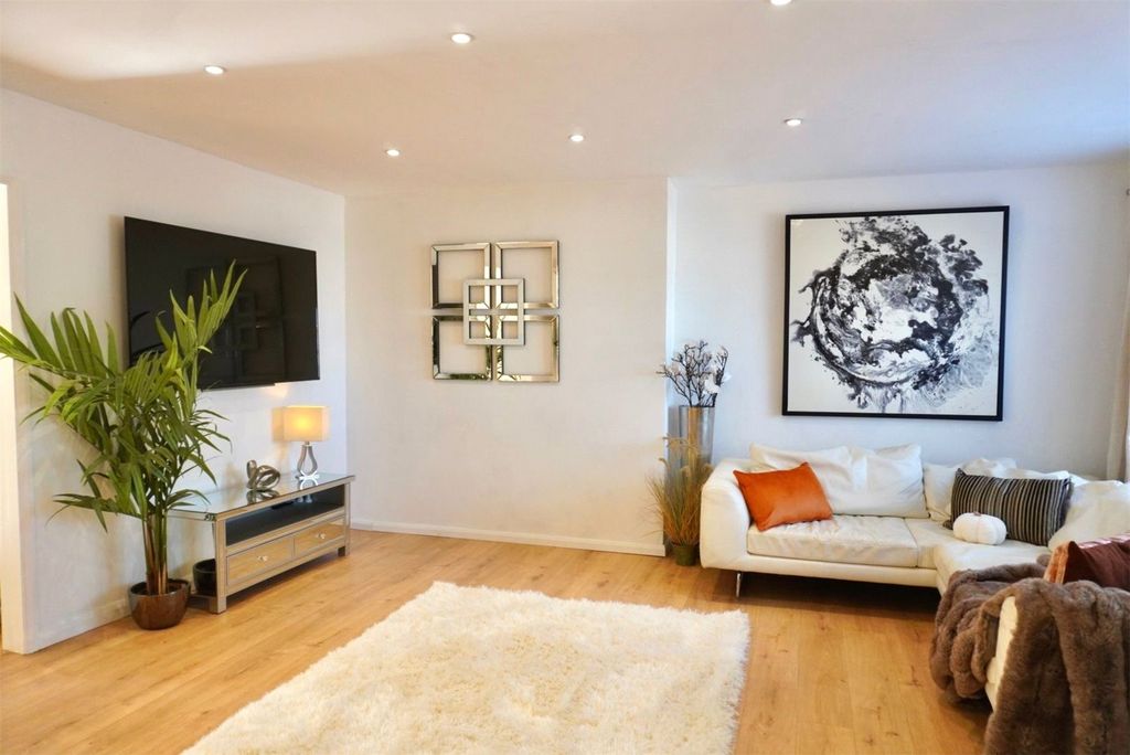 Property photo 2 of 16 Picture No. 54