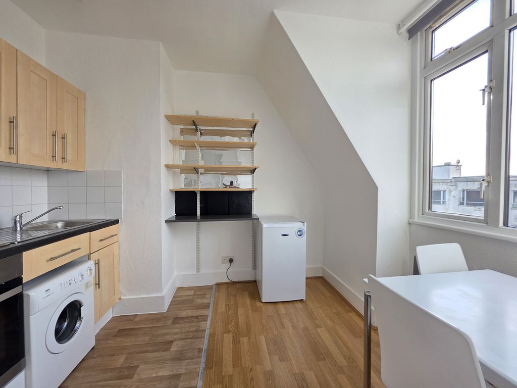 Property photo 3 of 5 Photo 4