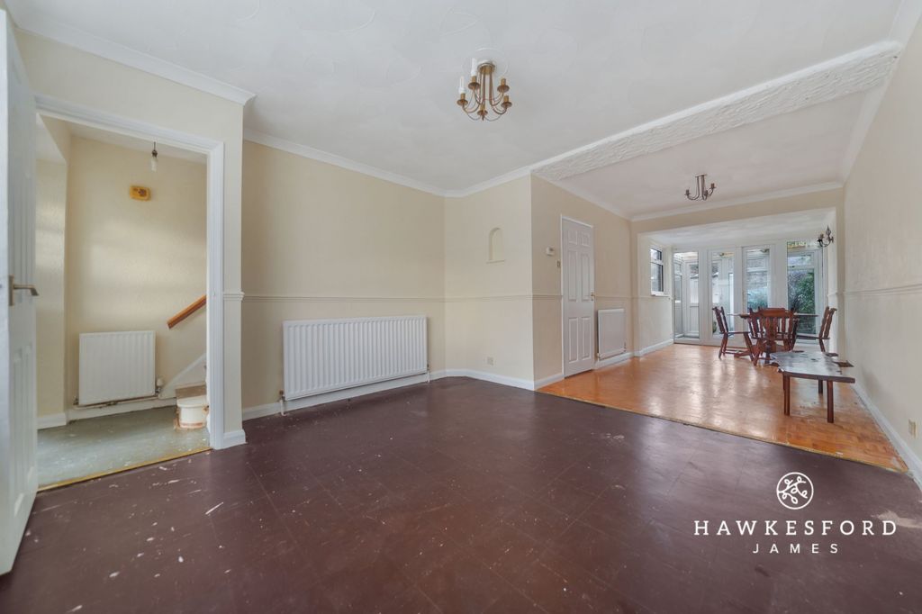 Property photo 2 of 12 Norwood Walk, Sittingbourne - Lounge