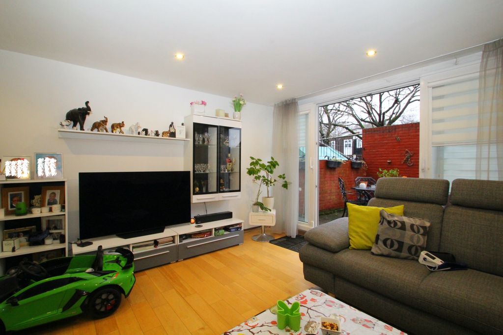 Property photo 3 of 23