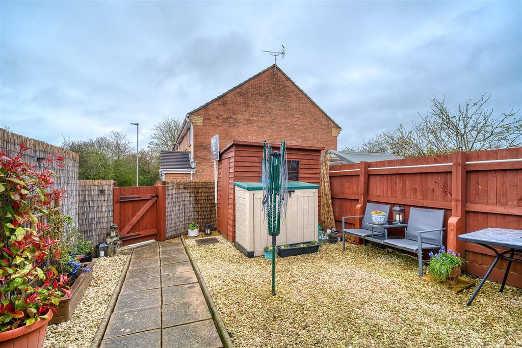 Property photo 3 of 9 Garden