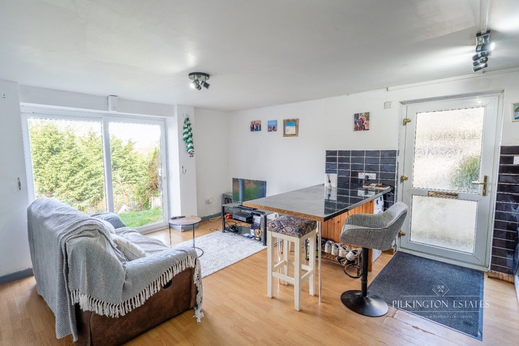 Property photo 2 of 6 4975131