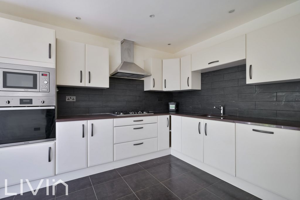 Property photo 3 of 16 Wavell Court, 16 (16 From 24)-5