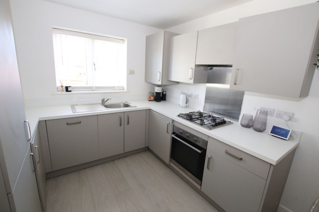 Property photo 3 of 14 Kitchen Area