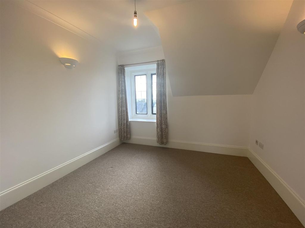 Property photo 2 of 10 Living Room